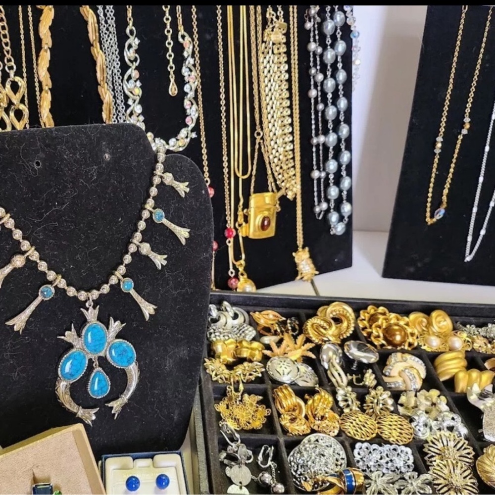 3 LB CURATED Jewelry Bundle lot\ gold silver pearls rhinestones gemstones - Picture 6 of 7
